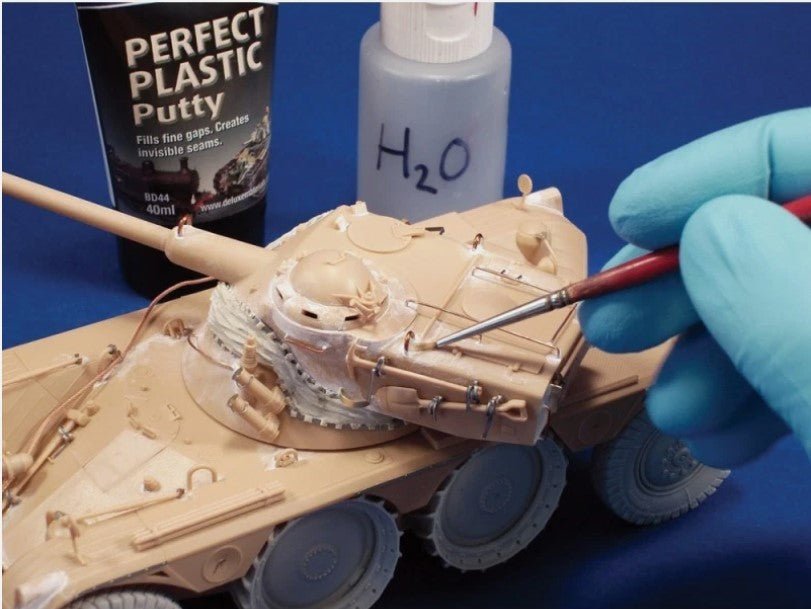 Deluxe Materials Perfect Plastic Putty Model Filler 40ml - BOBBYRC